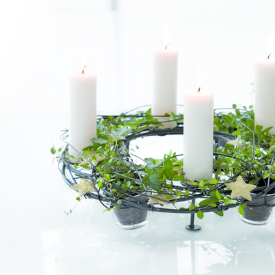 A simple Advent wreath with plants